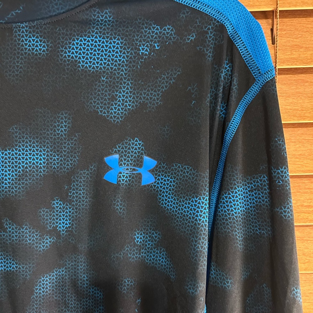 🔥 NWOT Under Armour Black and Blue Long Sleeve Athletic Heatgear Shirt, Medium - Picture 3 of 5